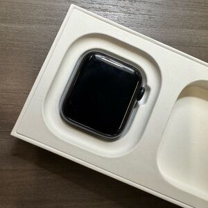 RESTORED Apple Watch SE Gen 2